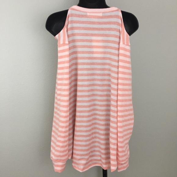 Extremely soft cold shoulder top - Picture 3 of 5